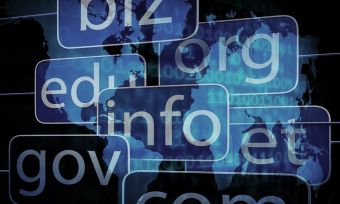 jak bezpiecznie zarejestrować domenę